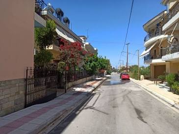Ζαρουχλέικα: Διαμαρτυρίες για παραμελημένα πεζοδρόμια, αγριόχορτα και ακαθαρσίες ΦΩΤΟ