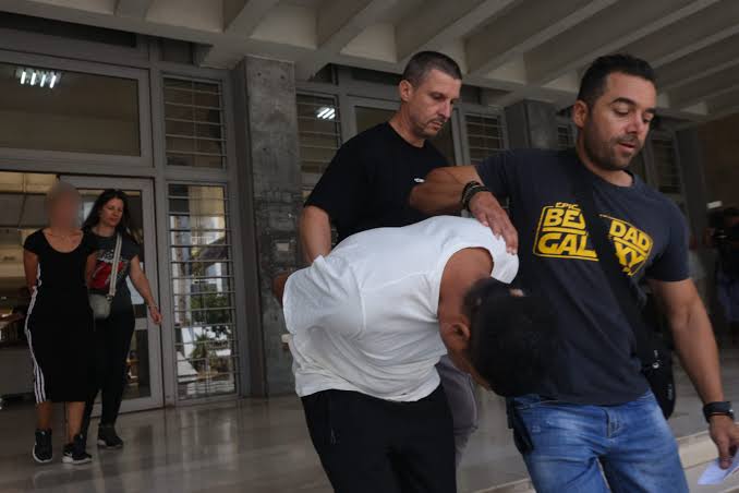 Λαυρεωτική: Μητέρα εξανάγκαζε την 12χρονη κόρη της σε γενετήσιες πράξεις και 56χρονος παρακολουθούσε σε ζωντανή σύνδεση
