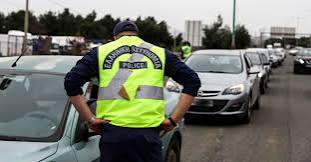Εντοπίστηκε να οδηγεί με πλαστές πινακίδες