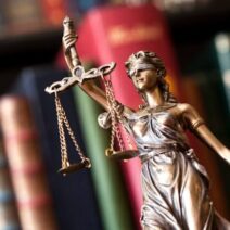 Πάτρα: Βολές κατά της Οικονομικής Εισαγγελίας από 13 δικηγόρους με πολιτικές προεκτάσεις - Βαριά υπονοούμενα για συγκάλυψη υπόθεσης σε Δημόσια Υπηρεσία