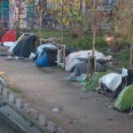 Γαλλία: Πάνω από 2.300 παιδιά κοιμούνται στον δρόμο λόγω έλλειψης καταλυμάτων
