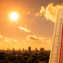 Αχαΐα: Στους 40°C ο υδράργυρος σήμερα Κυριακή 1 Ο υδράργυρος δείχνει 40°C σε θερμόμετρο, με τον καυτό ήλιο να λάμπει …