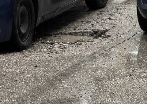 Πάτρα: Ημιτελείς ασφαλτοστρώσεις και επούλωση στις μισές λακκούβες ΦΩΤΟ