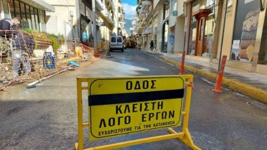 Κινούμενα οχήματα σε κίνηση στο κέντρο της Πάτρας, με κυκλοφοριακή…