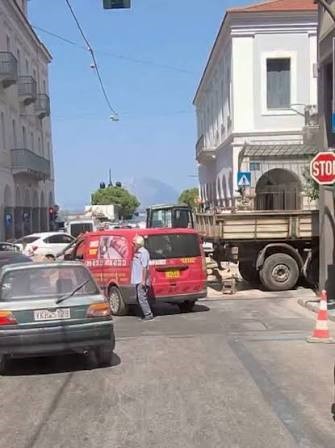 Πάτρα: Κυκλοφοριακό έμφραγμα και ταλαιπωρία στο κέντρο – Εως και 45 λεπτά για λίγα οικοδομικά τετράγωνα ΦΩΤΟ