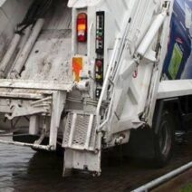 Πάτρα: Απορριμματοφόρο χωρίς πινακίδες έκανε επικίνδυνη αναστροφή και κινήθηκε στο αντίθετο ρεύμα μονόδρομου