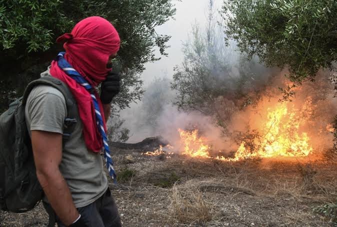 Η σύλληψη άνδρα για εμπρησμό