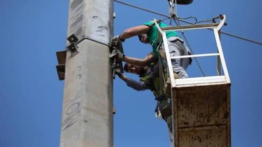 Ακράτα: Αναστάτωση από διακοπή ρεύματος εν μέσω καύσωνα με προσπάθεια ταχείας αποκατάστασης 12 Προβολή της Ακράττας με σβησμένα φώτα κατά τη διακοπή ρεύματος