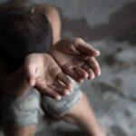 Πάτρα: Ρομά έφτυσε το ποτό και την πελάτισσα σε μαγαζί στο λιμάνι όταν δεν ανταποκρίθηκε σε ζητιανιά