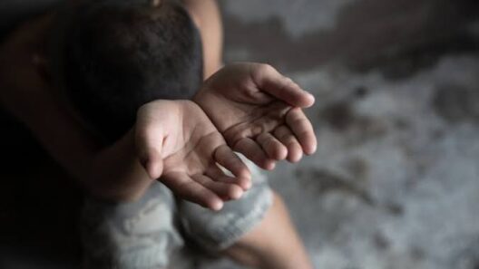 Πάτρα: Ρομά έφτυσε το ποτό και την πελάτισσα σε μαγαζί στο λιμάνι όταν δεν ανταποκρίθηκε σε ζητιανιά
