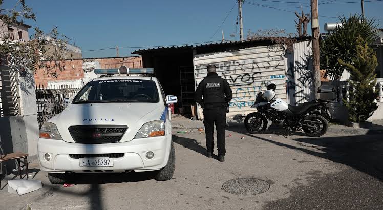 Φωτογραφία στο Κάτω Αχαΐα με αστυνομικούς σε έρευνα διαρρήξεων