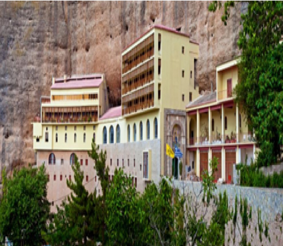 Μέγα Σπήλαιο: Η ιστορική Μονή της Παναγίας που στέκει αγέρωχη στον βράχο εδώ και αιώνες