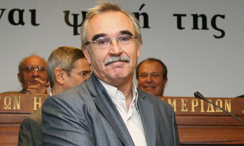 Έφυγε από τη ζωή ο δημοσιογράφος Γιάννης Τζούστας 4 Ο δημοσιογράφος Γιάννης Τζούστας με γυαλιά και μουστάκι, φορώντας …