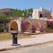 Εγκαταλελειμμένο κτίριο της πρώην καφετέριας «Λάγιου» στη Μαρίνα …