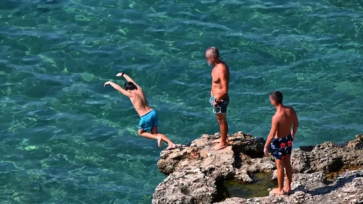 Γαλλίδα αναλήκτρια τραυματίστει από βουτιά σε βράχια