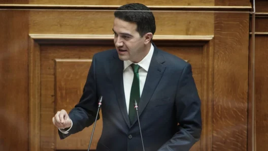 «Ανησυχητική η αδράνεια της κυβέρνησης στο μεταβαλλόμενο γεωπολιτικό περιβάλλον» 10 «Ανησυχητική η αδράνεια της κυβέρνησης στο μεταβαλλόμενο γεωπολιτικό περιβάλλον»