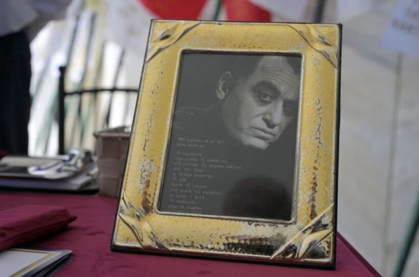 Συγκίνηση στο τελευταίο «αντίο» στον Νίκο Καλογερόπουλο ΦΩΤΟ 4 Συγκίνηση στο τελευταίο «αντίο» στον Νίκο Καλογερόπουλο ΦΩΤΟ
