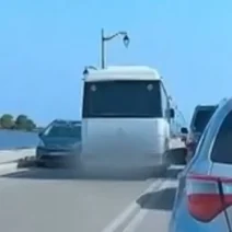 Λευκάδα: Παραλίγο τραγωδία με παράνομη προσπέραση λεωφορείου ΒΙΝΤΕΟ
