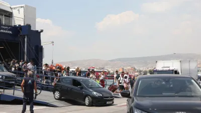 Επιστροφή στη βάση για χιλιάδες αδειούχους – Γέμισαν λιμάνια, δρόμοι και σταθμοί λεωφορείων