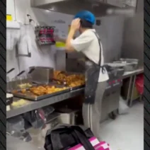 Μακέτα με fast food στην Κίνα