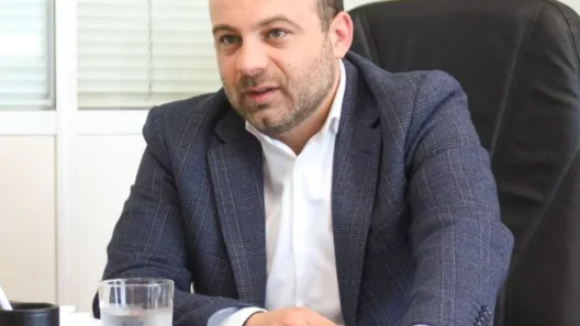 «Η γενιά που η Πολιτεία δεν άφησε να ενηλικιωθεί» 14 Θέμης Μπακάς