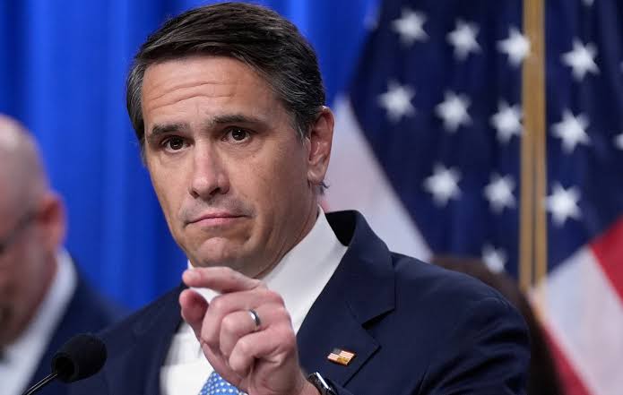 Ο εκλεκτός του Τραμπ στο υπουργείο Δικαιοσύνης – Οριακή η έγκριση του Τοντ Μπλανς 5 Ο εκλεκτός του Τραμπ στο υπουργείο Δικαιοσύνης – Οριακή η έγκριση του Τοντ Μπλανς