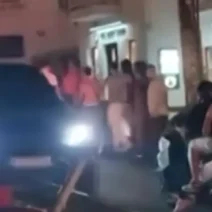 Μύκονος: Άγριο ξύλο μεταξύ τουριστών ΒΙΝΤΕΟ 1 Μύκονος: Άγριο ξύλο μεταξύ τουριστών ΒΙΝΤΕΟ