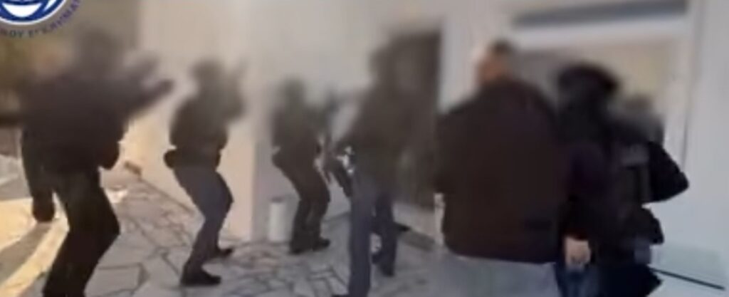 Μύκονος: Έφοδος και χειροπέδες στους διακινητές σκληρών ναρκωτικών ΦΩΤΟ - ΒΙΝΤΕΟ
