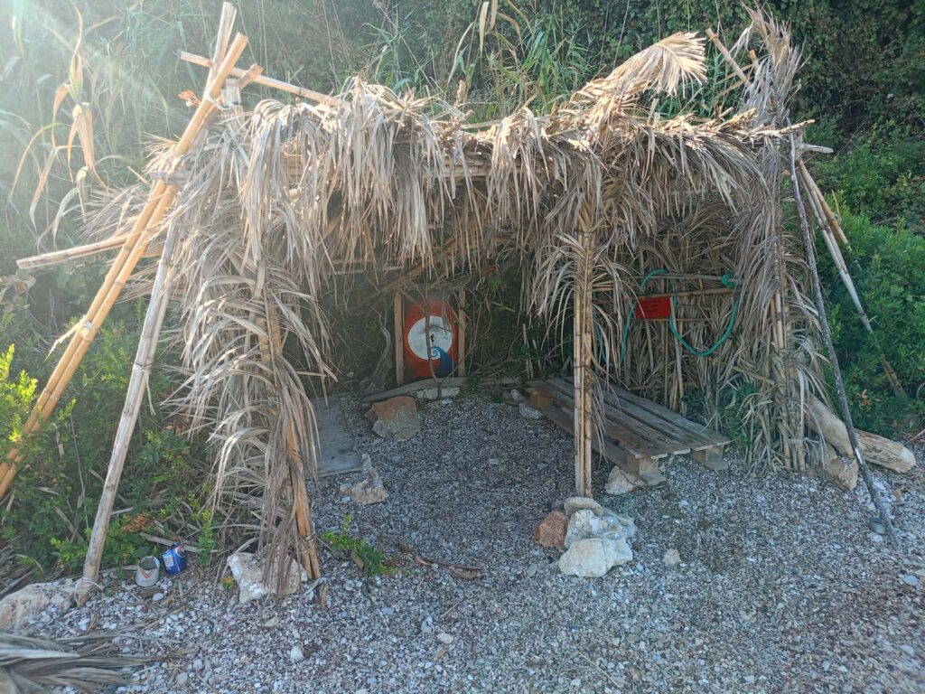 Ροδινή: Αυθαιρεσίες σε παραλία γυμνιστών «με τη συναίνεση της δημοτικής αρχής» ΦΩΤΟ