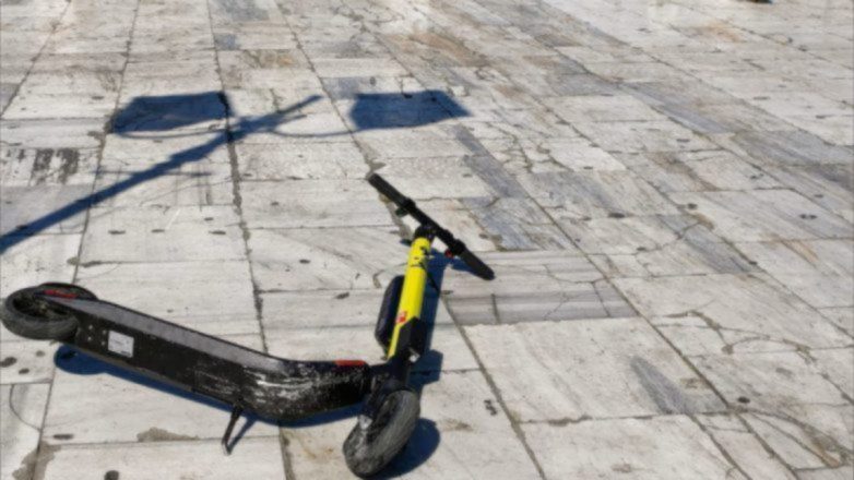 Λάρισα: «Μάχη» για τη ζωή δίνει ο 43χρονος που έπεσε από πατίνι