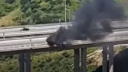 Πάτρα: Φωτιά σε όχημα στην Μεγάλη Περιμετρική