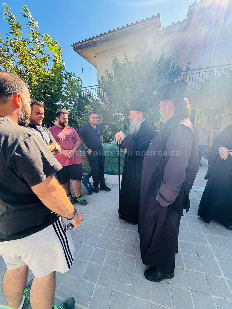 Αχαΐα: Ο Μητροπολίτης Πατρών στα μέτωπα των πυρκαγιών με συγκινητικά λόγια και δέηση ΦΩΤΟ
