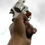 Πύργος: Κυκλοφορούσε με πιστόλι, φυσίγγια και γκλοπ
