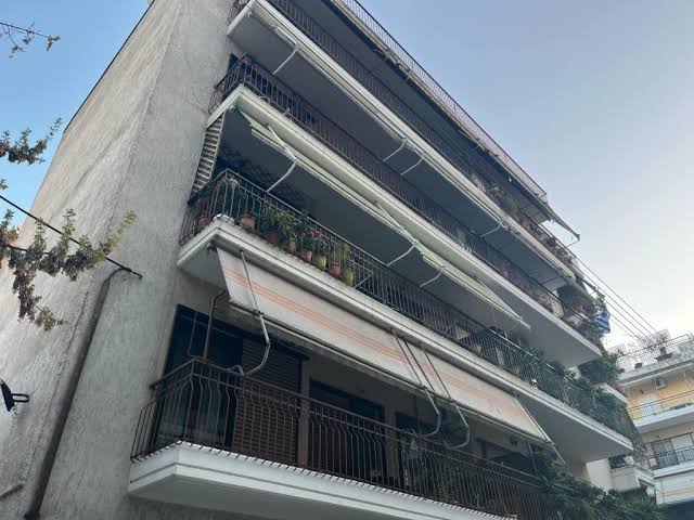 Χαλκίδα: Έχασε τη μάχη για τη ζωή ο ηλικιωμένος που έπεσε από πολυκατοικία