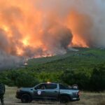 Δραματικές ώρες στο Πόρτο Γερμενό: Η φωτιά κυκλώνει Αγία Παρασκευή, Άγιο Νεκτάριο και Μύτικα