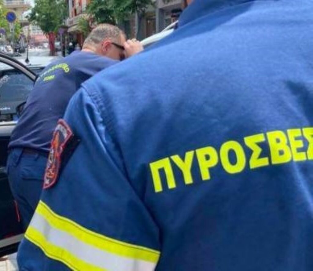 Πάτρα: ΙΧ «κλείδωσε» εγκλωβίζοντας παιδάκι - Η κίνηση ματ των Πυροσβεστών