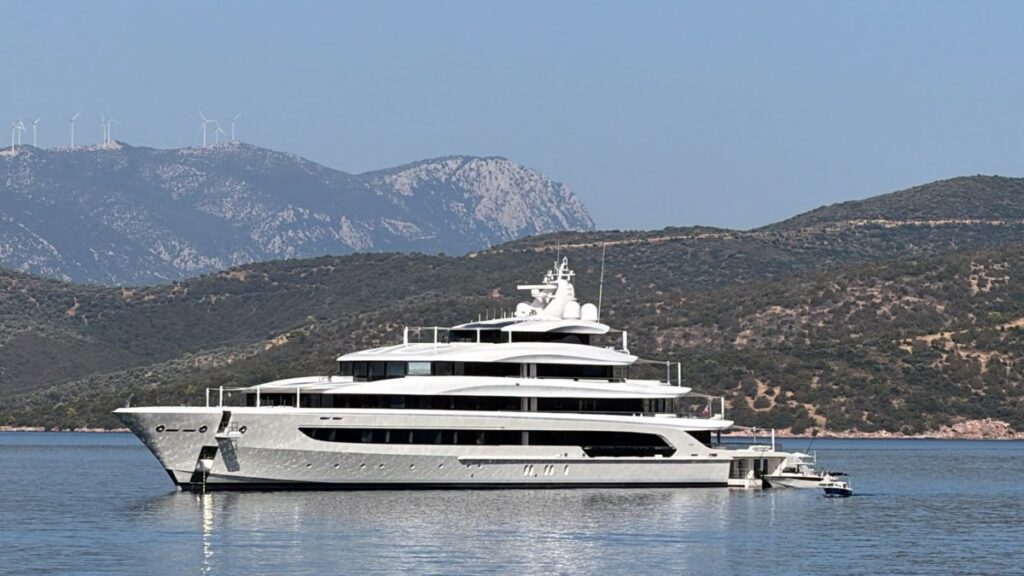 Στον Πόρο το υπερπολυτελές superyacht του δισεκατομμυριούχου Waleed bin Ibrahim Al Ibrahim