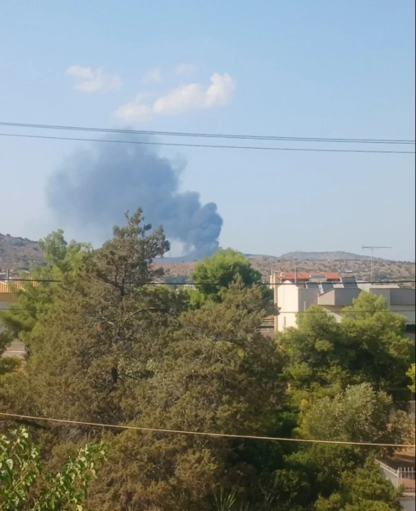 Σαλαμίνα: Φωτιά κοντά στον ναύσταθμο - Επιχειρούν εναέρια ΦΩΤΟ 5 Σαλαμίνα: Φωτιά κοντά στον ναύσταθμο - Επιχειρούν εναέρια ΦΩΤΟ