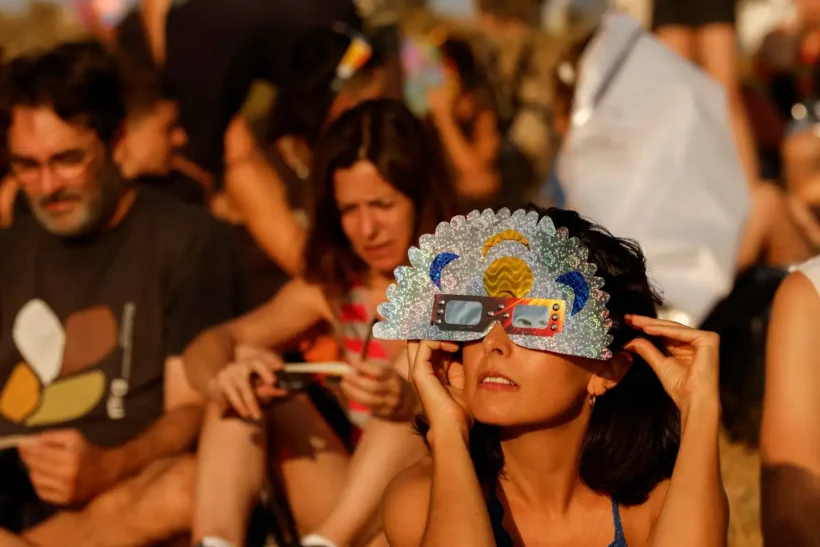 Ευρώπη: Μαγικές εικόνες από την έκλειψη του Ηλίου ΦΩΤΟ 4 Ηλιακός έκλειψης στην Ισπανία
