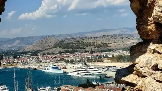 Ναύπλιο: Στο λιμάνι το super yacht «Yas» 141 μέτρων ΦΩΤΟ 13 Ναύπλιο: Στο λιμάνι το super yacht «Yas» 141 μέτρων ΦΩΤΟ