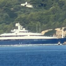 Πόρτο Χέλι: Ποιο superyacht των 60 εκατ. μαγνητίζει τα βλέμματα ΒΙΝΤΕΟ 2 Θαλαμηγός στο λιμάνι του Ξελιού