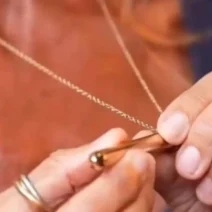 Τουρκία: Συνελήφθη ηθοποιός μετά την αποκάλυψη για το «κολιέ-δονητή» που φορούσε