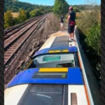 Αγγλία: Εκτροχιάστηκε τρένο γεμάτο επιβάτες - Ανατράπηκαν δυο βαγόνια ΦΩΤΟ