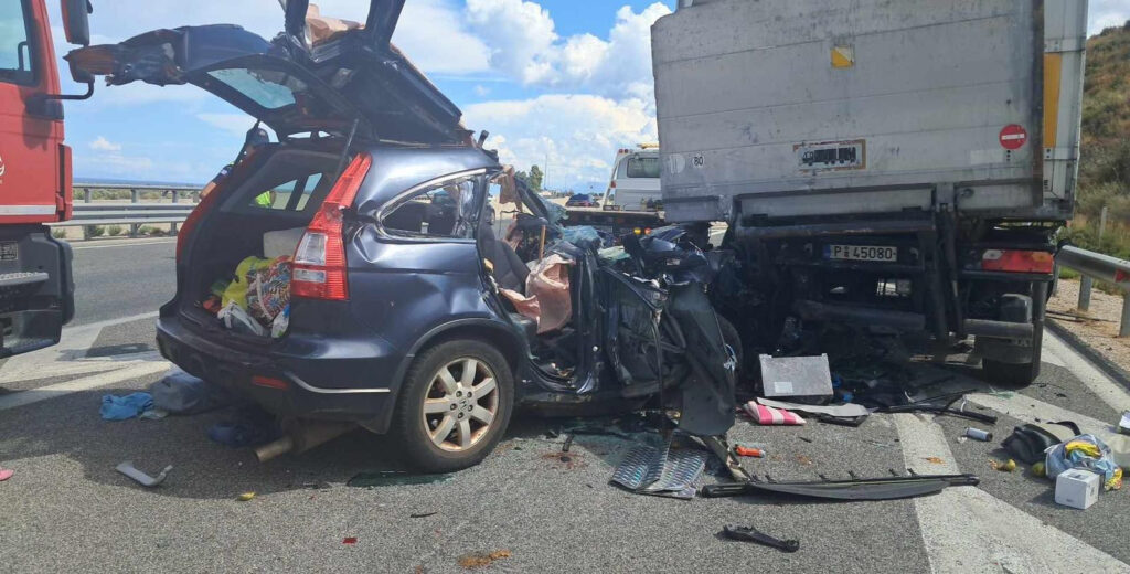 Πρέβεζα: Σύγκρουση φορτηγού με τρία αυτοκίνητα - Υπάρχουν τραυματίες ΦΩΤΟ