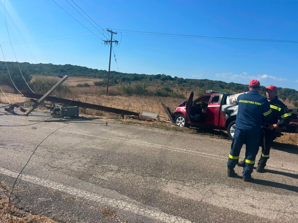 Βόνιτσα: Δυο τραυματίες με πυροσβεστικό όχημα - Προσέκρουσε σε κολώνα ΦΩΤΟ 7 Βόνιτσα: Δυο τραυματίες με πυροσβεστικό όχημα - Προσέκρουσε σε κολώνα ΦΩΤΟ