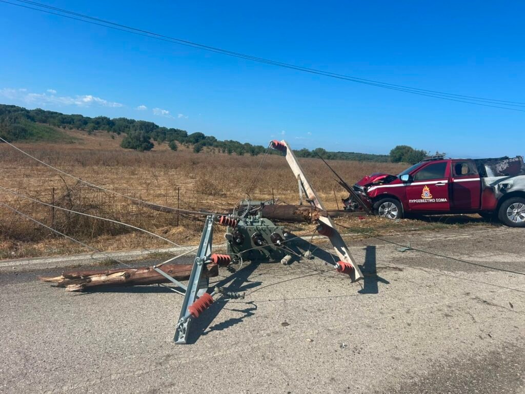Βόνιτσα: Δυο τραυματίες με πυροσβεστικό όχημα - Προσέκρουσε σε κολώνα ΦΩΤΟ 4 Βόνιτσα: Δυο τραυματίες με πυροσβεστικό όχημα - Προσέκρουσε σε κολώνα ΦΩΤΟ