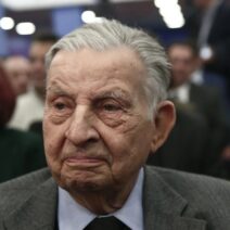 Απεβίωσε ο πρώην υπουργός Ιωάννης Βαρβιτσιώτης 3 Απεβίωσε ο πρώην υπουργός Ιωάννης Βαρβιτσιώτης