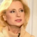 Σπάνιο φωτογραφικό στιγμιότυπο της Βίκυς Μοσχολιού με τους γονείς της