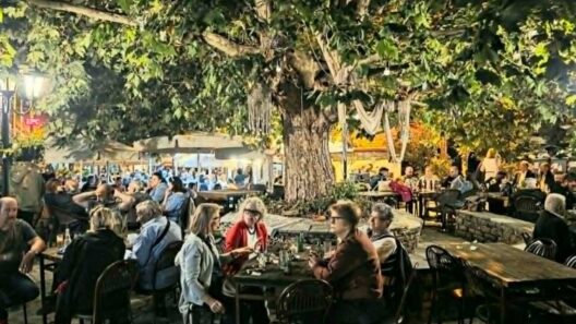Αχαΐα: «Βούλιαξαν» παραλίες και μαγαζιά τον Δεκαπενταύγουστο – Η μεγάλη έξοδος έφερε κίνηση - Επαγγελματίες στο Patrapress