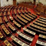 Βουλή: Ξεκινούν ξανά οι εργασίες – Στο επίκεντρο πυρκαγιές και Σύνταγμα